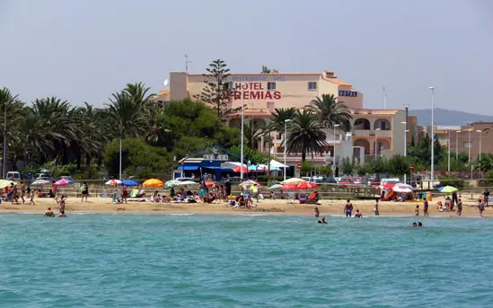 Der Strand Cargador direkt am Hotel Jeremías